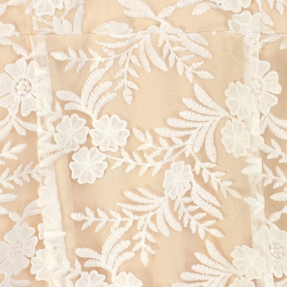 Embroidered Lace Long Sleeve Maxi Dress - Picture 6 of 8